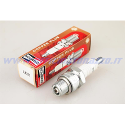 Spark plug CHAMPION L82C short thread for Vespa (equivalent degree of temperature at NGK B7HS - Bosch W5AC)